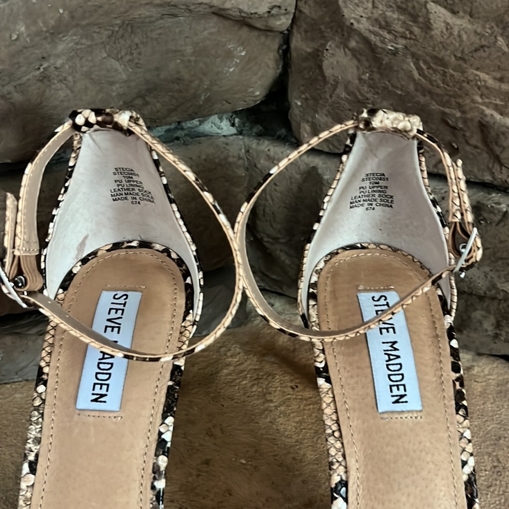 Steve Madden Stecia Snake Print Ankle Strap Pumps / SZ 10 - Picture 3 of 6